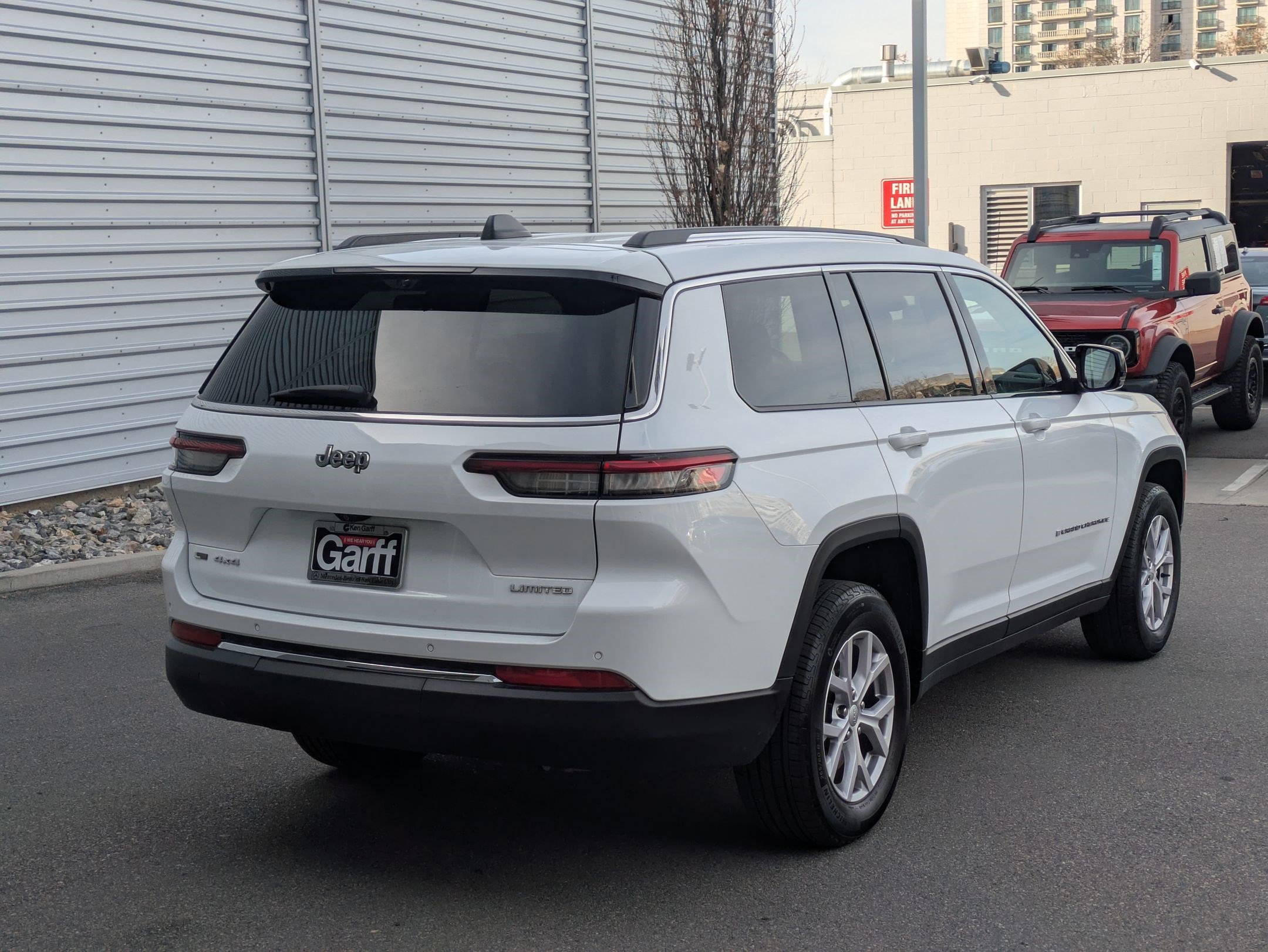 Used 2022 Jeep Grand Cherokee L Limited w/ Luxury Tech Group II image 3