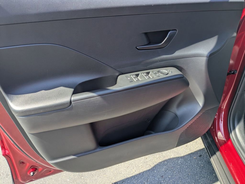 Used 2025 Hyundai Kona SEL FWD image 15