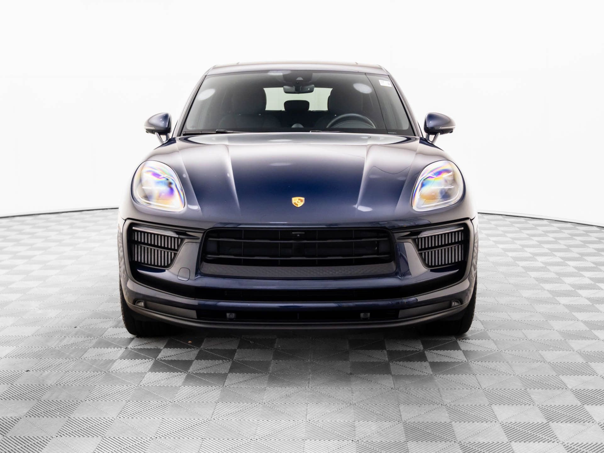 Certified 2022 Porsche Macan S image 9