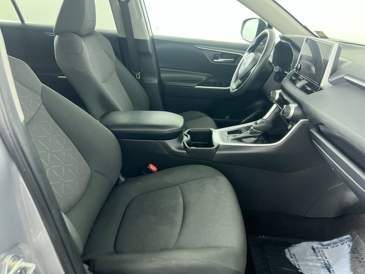 Used 2024 Toyota RAV4 XLE FWD image 21