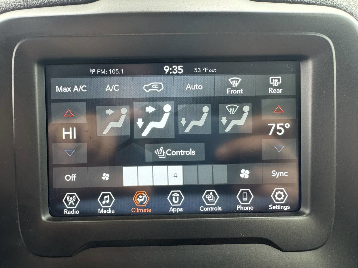 Used 2020 Jeep Renegade Altitude AWD/4WD image 16