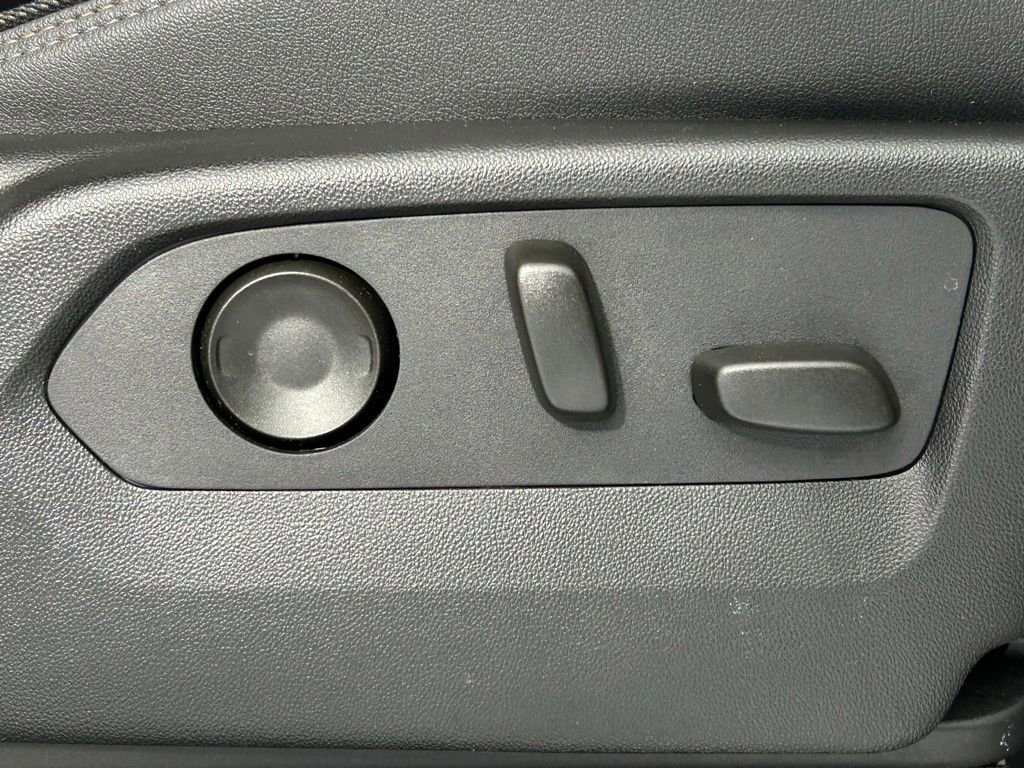 Used 2024 Chevrolet Silverado 2500 High Country w/ High Country Premium Package AWD/4WD image 12