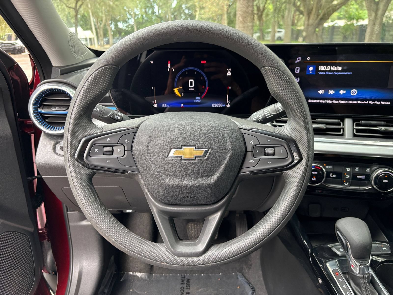 Used 2025 Chevrolet Trax LT FWD image 26
