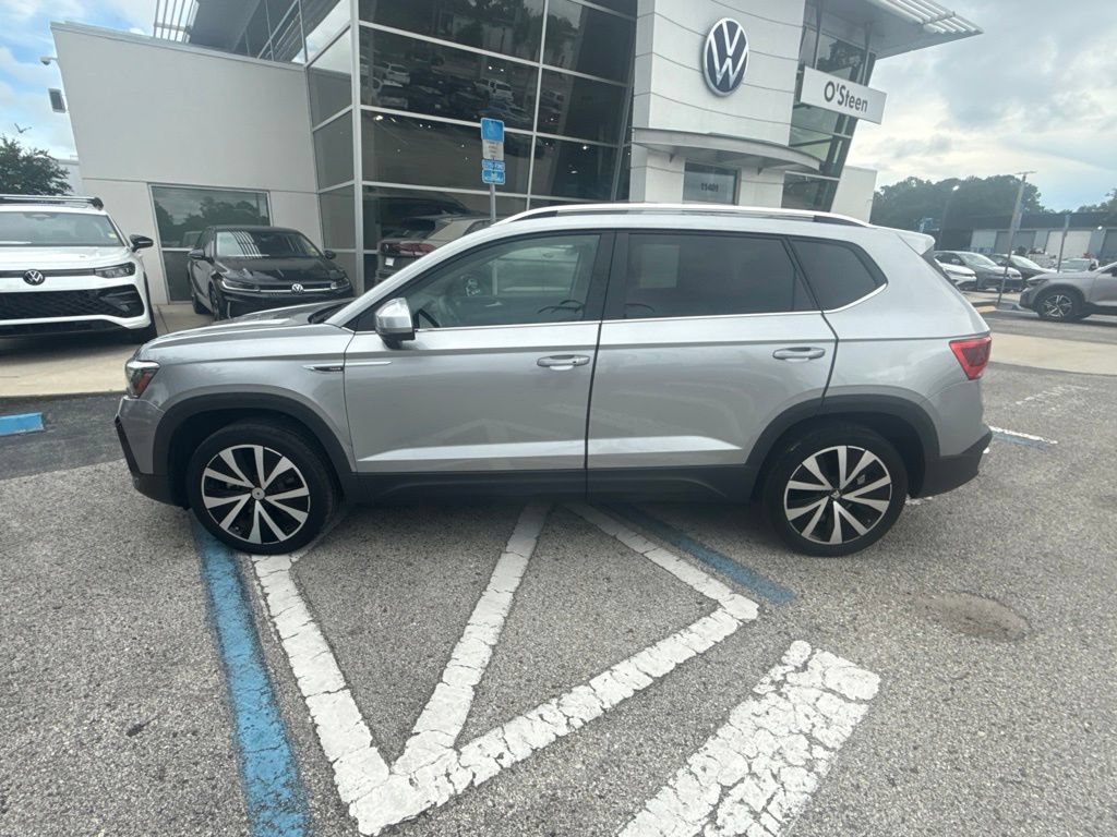 Certified 2023 Volkswagen Taos SE FWD image 3