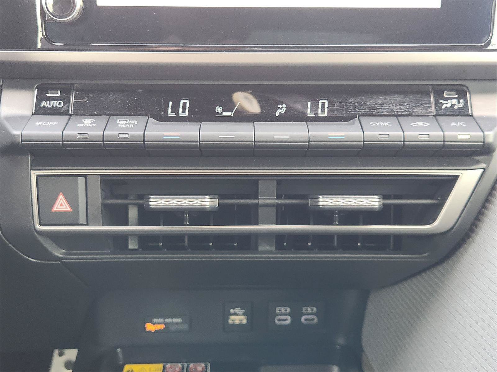 Used 2025 Toyota Camry SE w/ Convenience Package FWD image 19