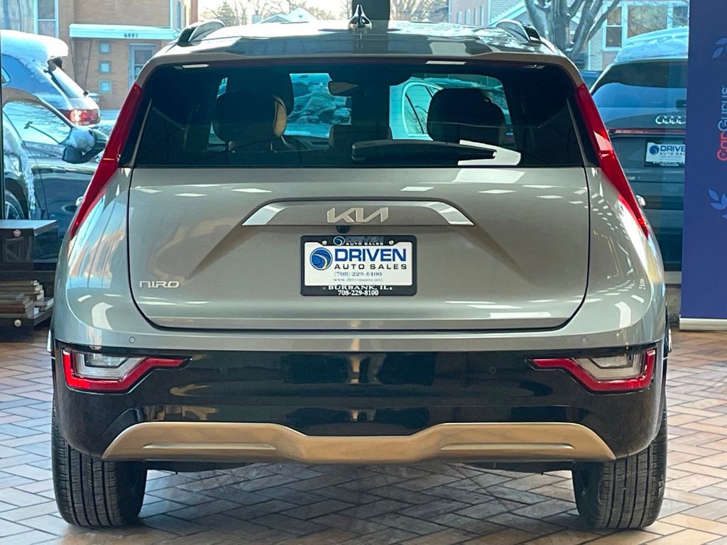 Used 2024 Kia Niro Wave w/ Wave Preserve Package image 9