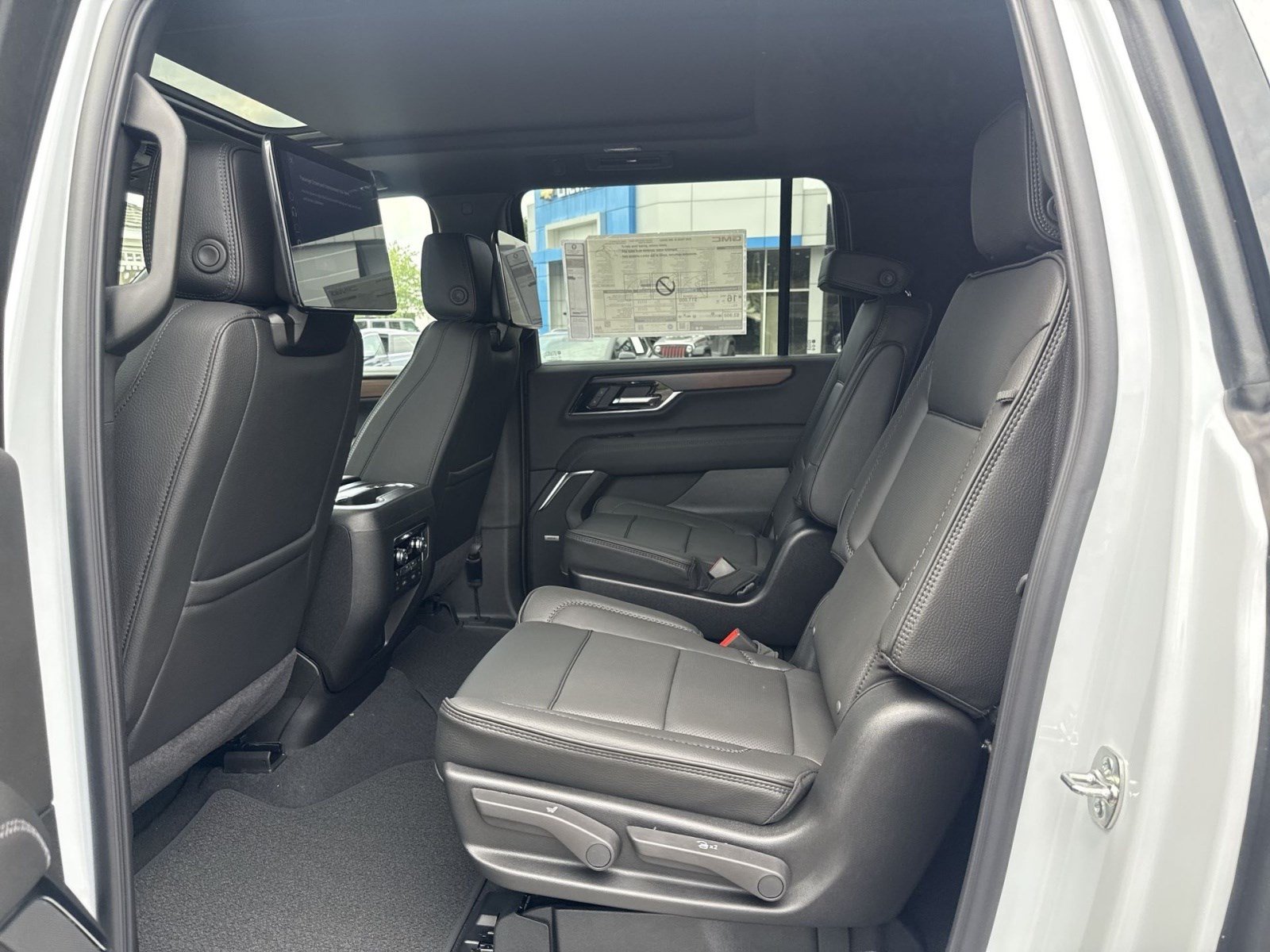 New 2026 GMC Yukon XL Denali w/ Denali Reserve Package AWD/4WD image 18