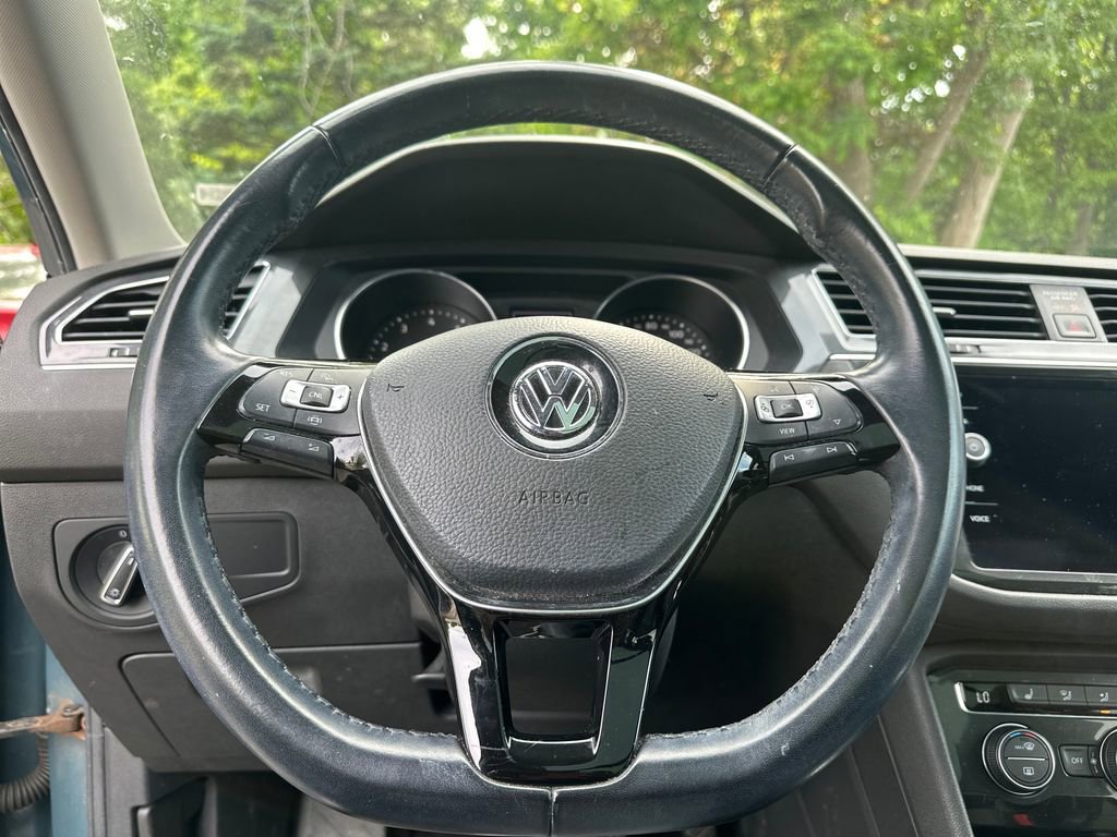 Used 2019 Volkswagen Tiguan SE w/ Panoramic Sunroof Package FWD image 13