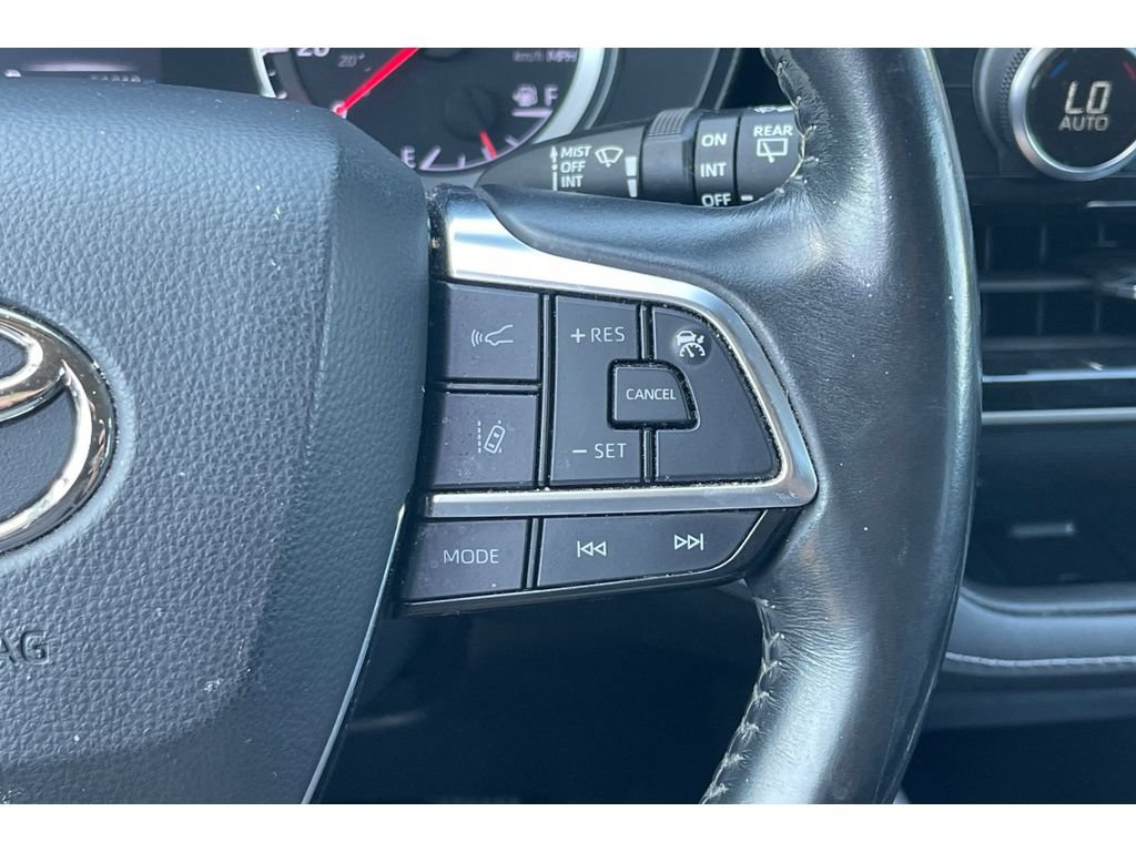 Used 2021 Toyota Highlander LE FWD image 37