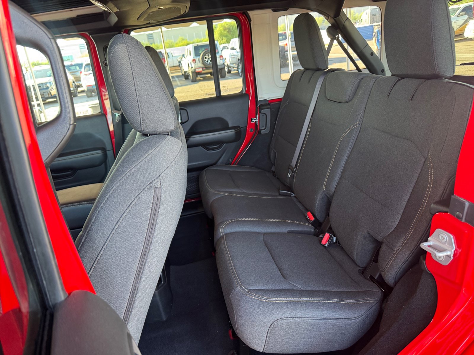 Used 2026 Jeep Wrangler Unlimited Sahara AWD/4WD image 26