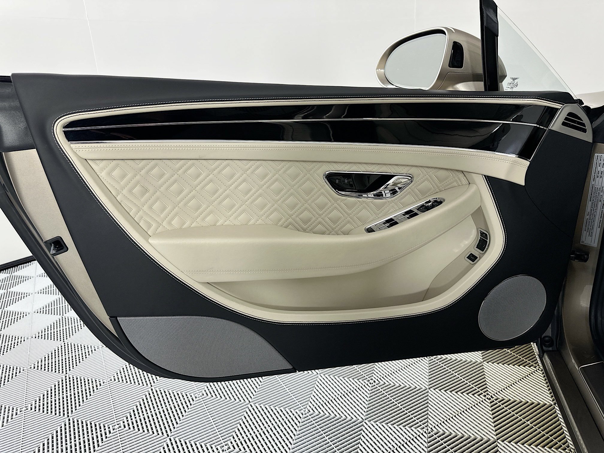 Certified 2021 Bentley Continental GT AWD/4WD image 17