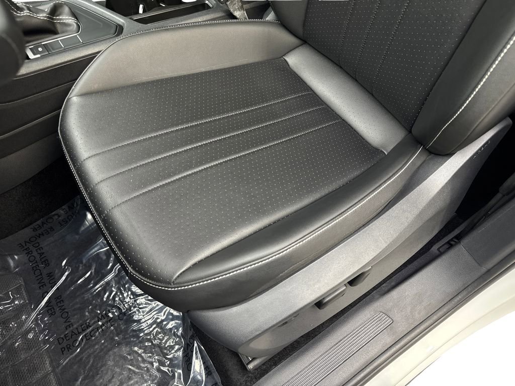 Used 2024 Volkswagen Tiguan SE FWD image 28