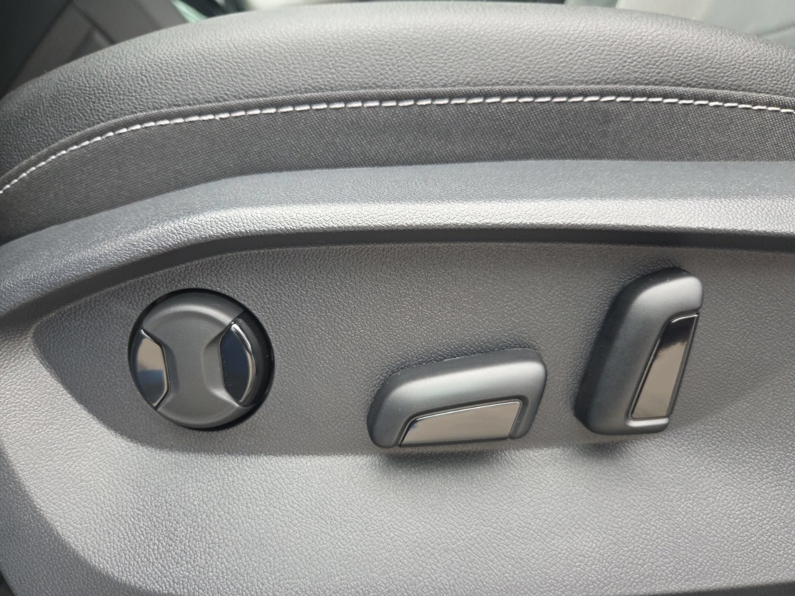 New 2027 Volkswagen Taos SE AWD/4WD image 19