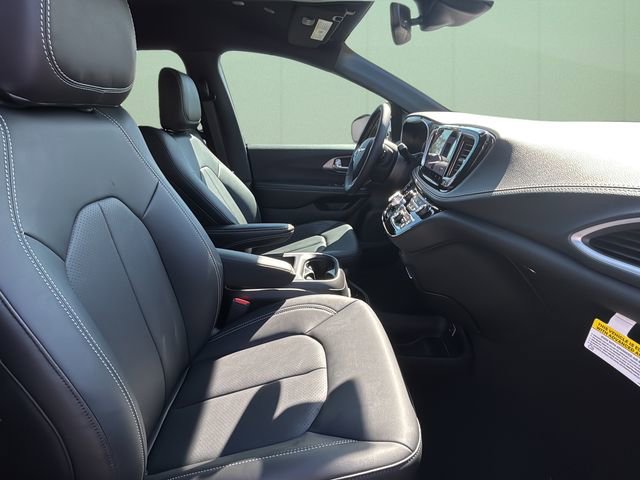 New 2026 Chrysler Pacifica Select image 40