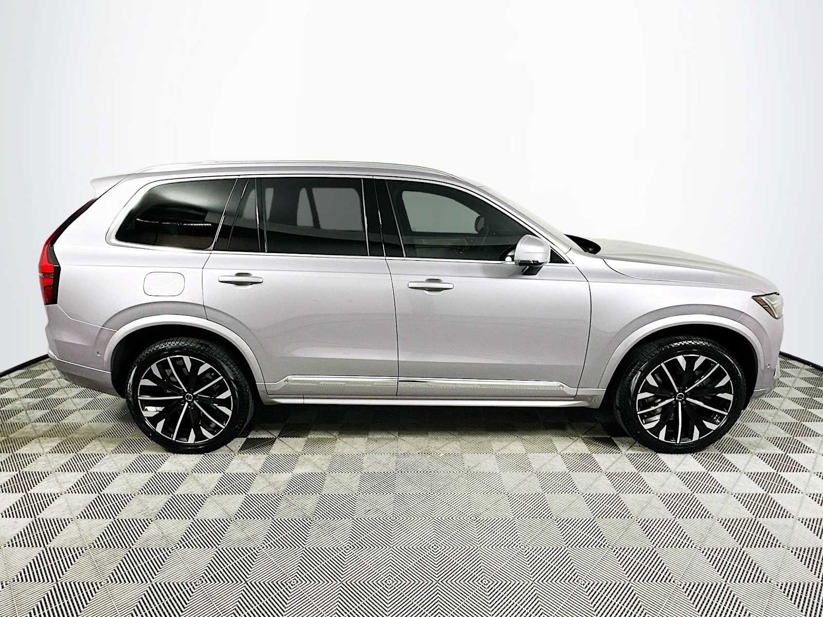 New 2026 Volvo XC90 T8 Plus w/ Protection Package Premier AWD/4WD image 8
