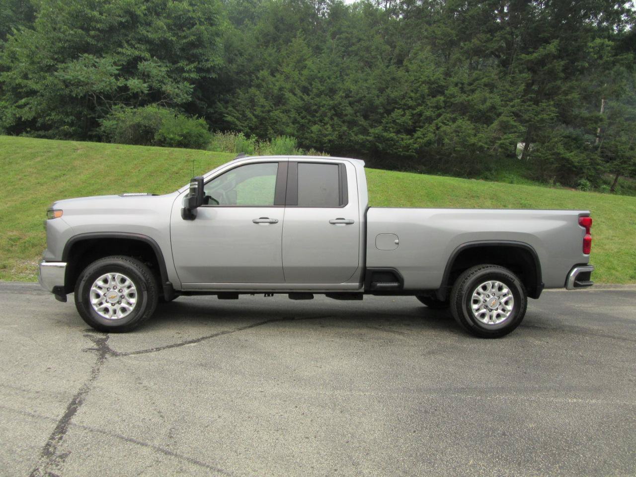 Used 2025 Chevrolet Silverado 2500 LT w/ Safety Package AWD/4WD image 6