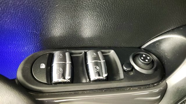 Used 2020 MINI Cooper 4-Door Hardtop FWD image 10