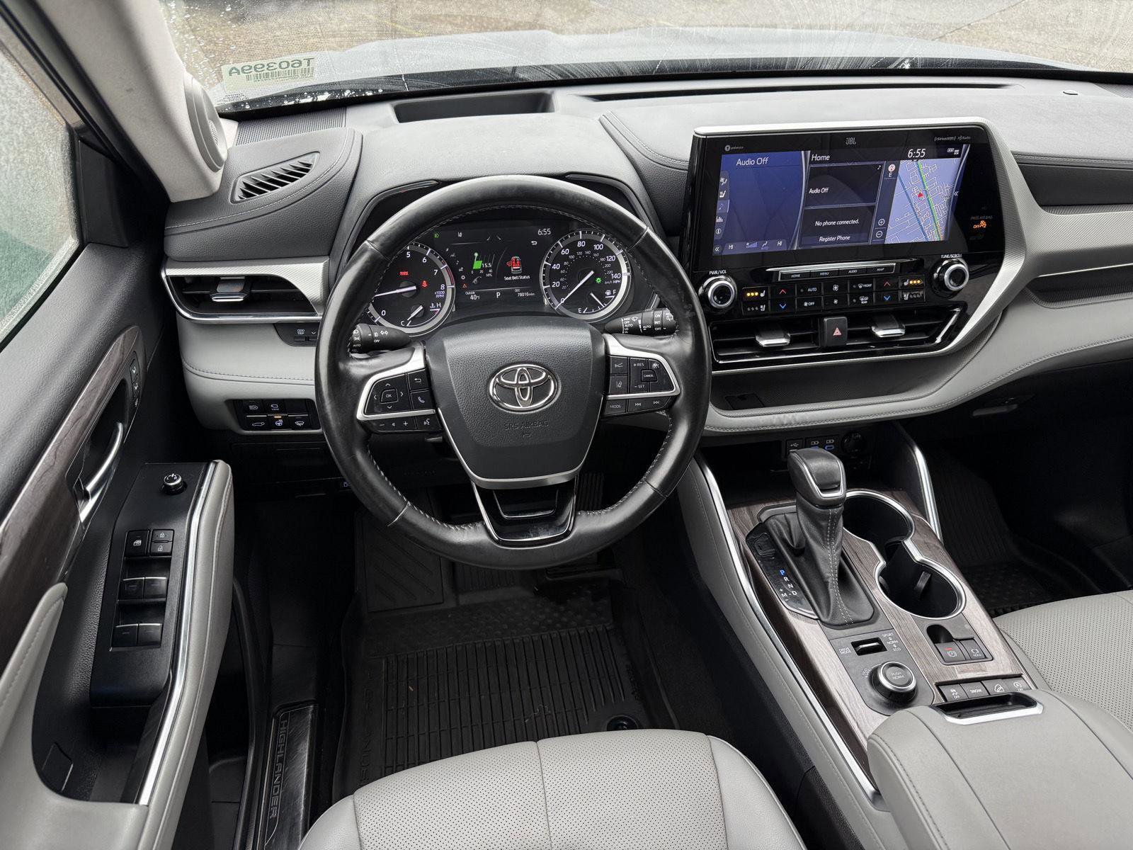 Used 2022 Toyota Highlander Platinum image 17