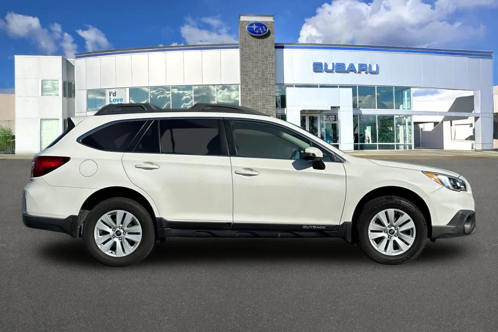 Used 2017 Subaru Outback 2.5i Premium AWD/4WD image 6