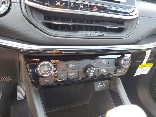 New 2026 Jeep Compass Latitude image 11