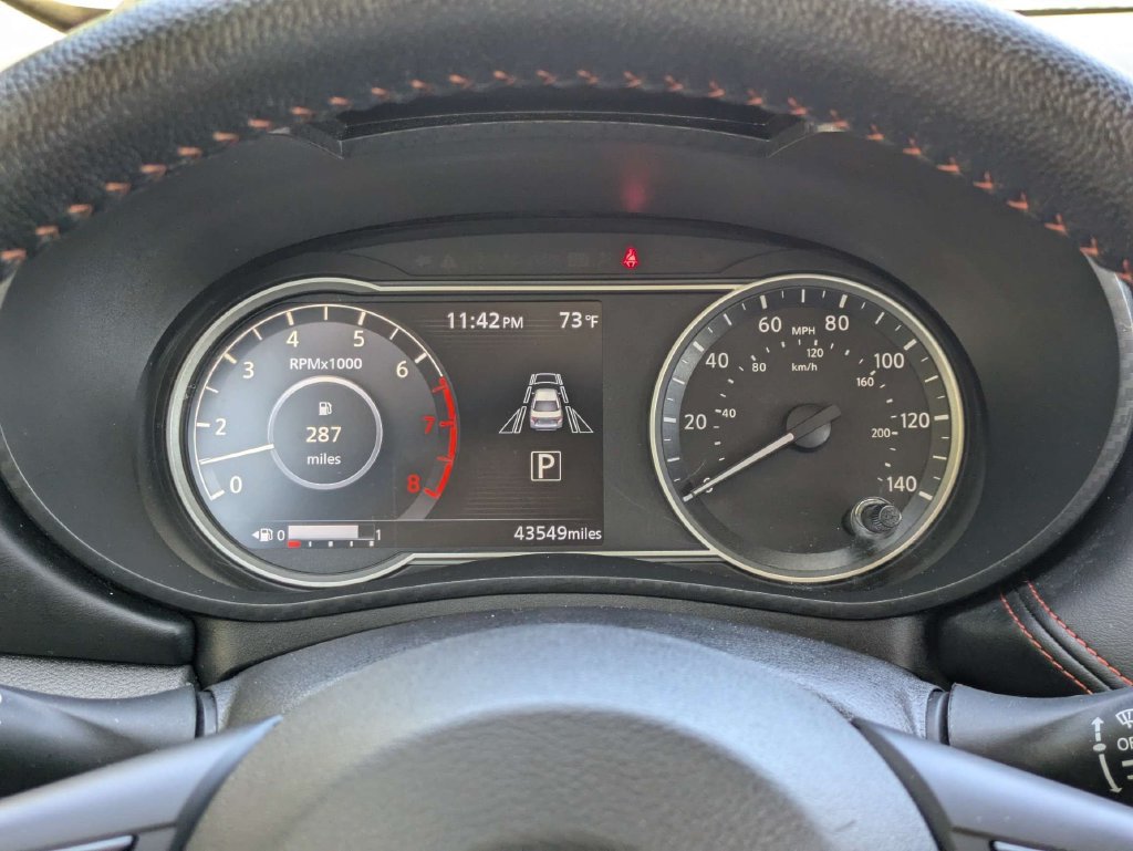 Used 2025 Nissan Versa SR FWD image 26