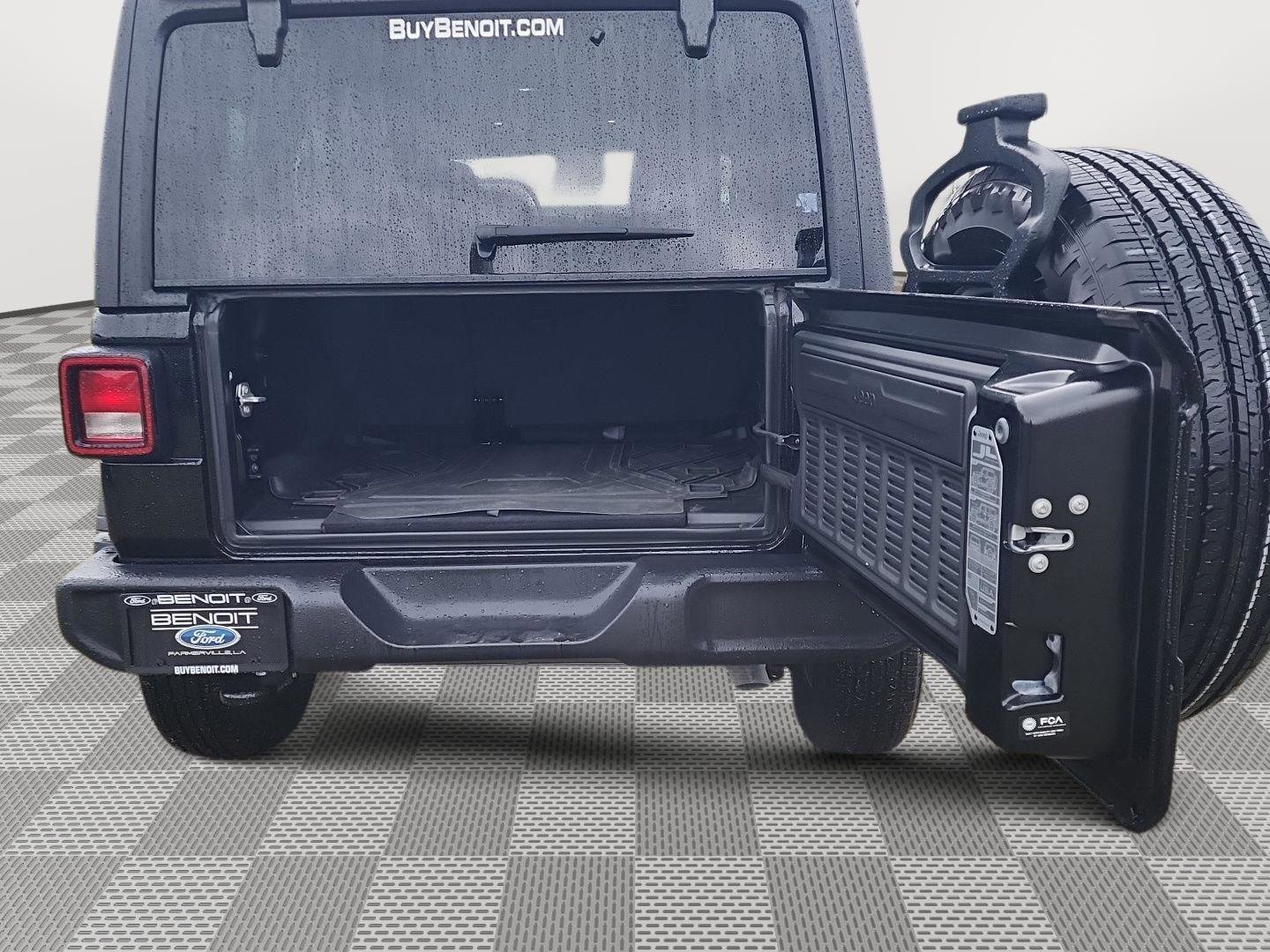 Used 2024 Jeep Wrangler Sport S image 14