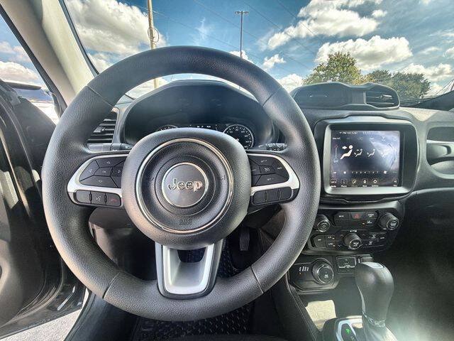 Used 2023 Jeep Renegade Latitude AWD/4WD image 11