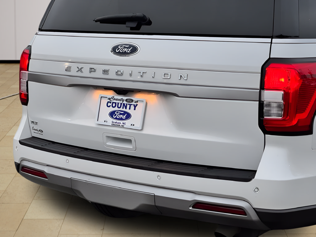 Used 2024 Ford Expedition XLT AWD/4WD image 43