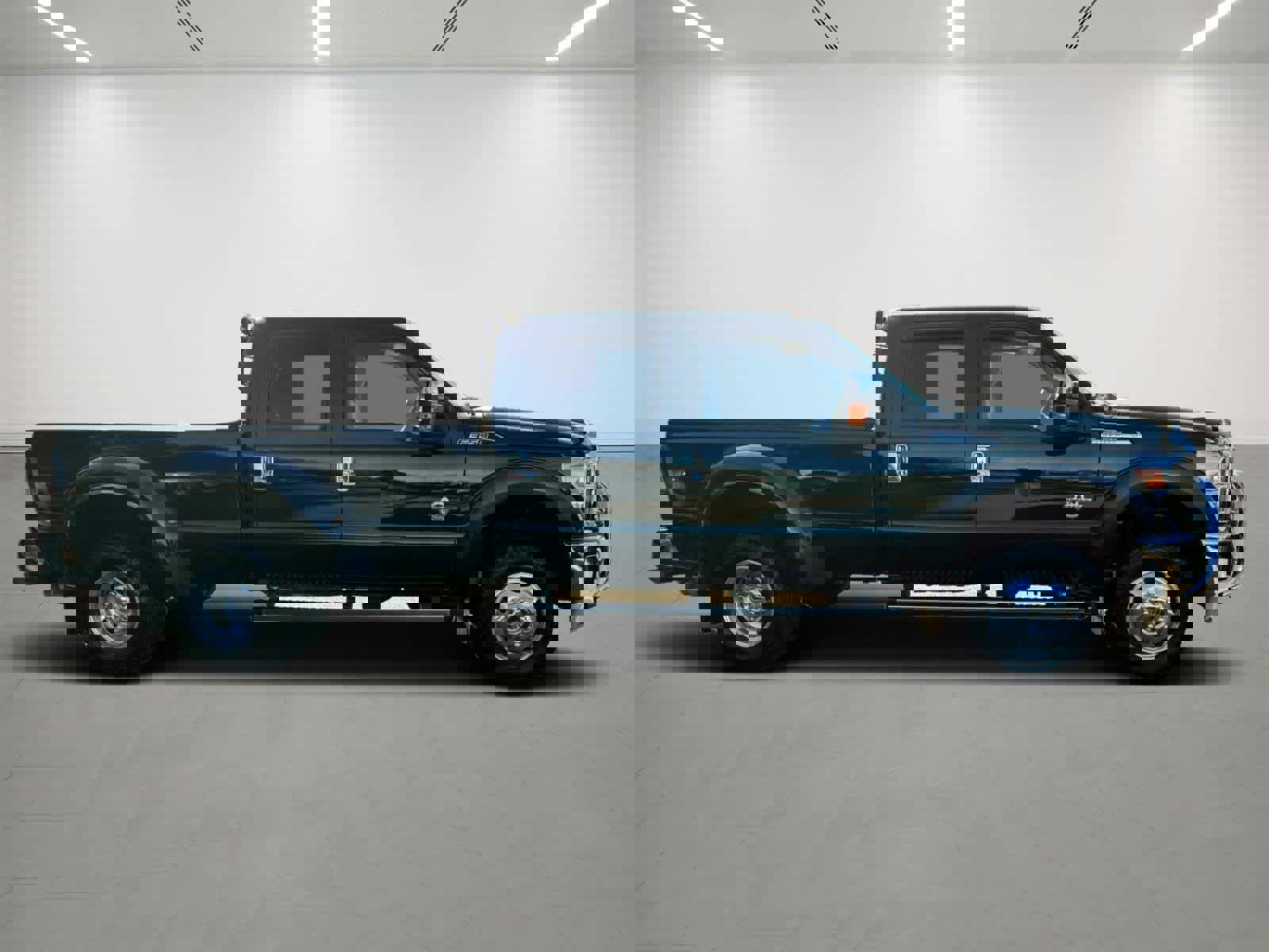 Used 2016 Ford F350 XLT w/ XLT Premium Package image 7