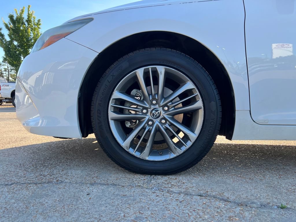 Used 2015 Toyota Camry SE FWD image 24