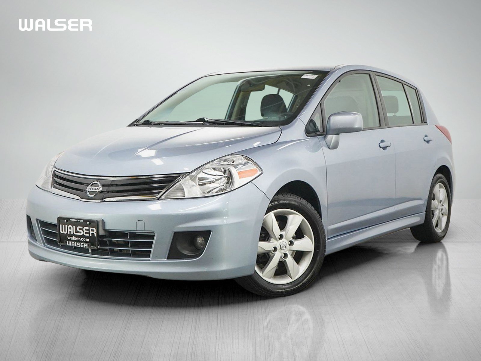 Used 2011 Nissan Versa Hatchback w/ Premium Pkg FWD image 1