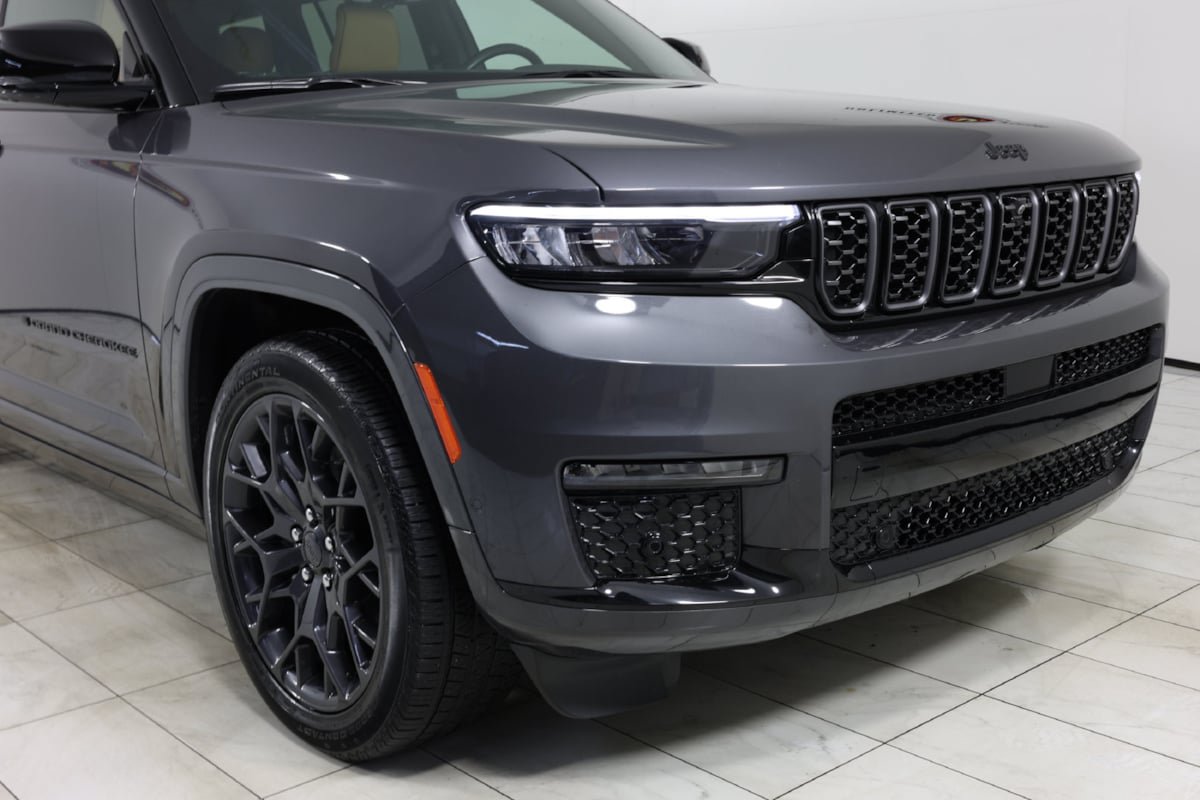 Used 2025 Jeep Grand Cherokee L Summit AWD/4WD image 38