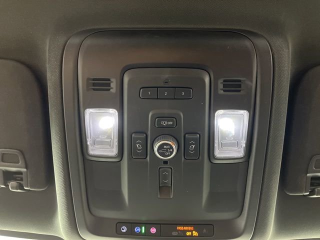 Used 2023 Chevrolet Suburban Premier image 37