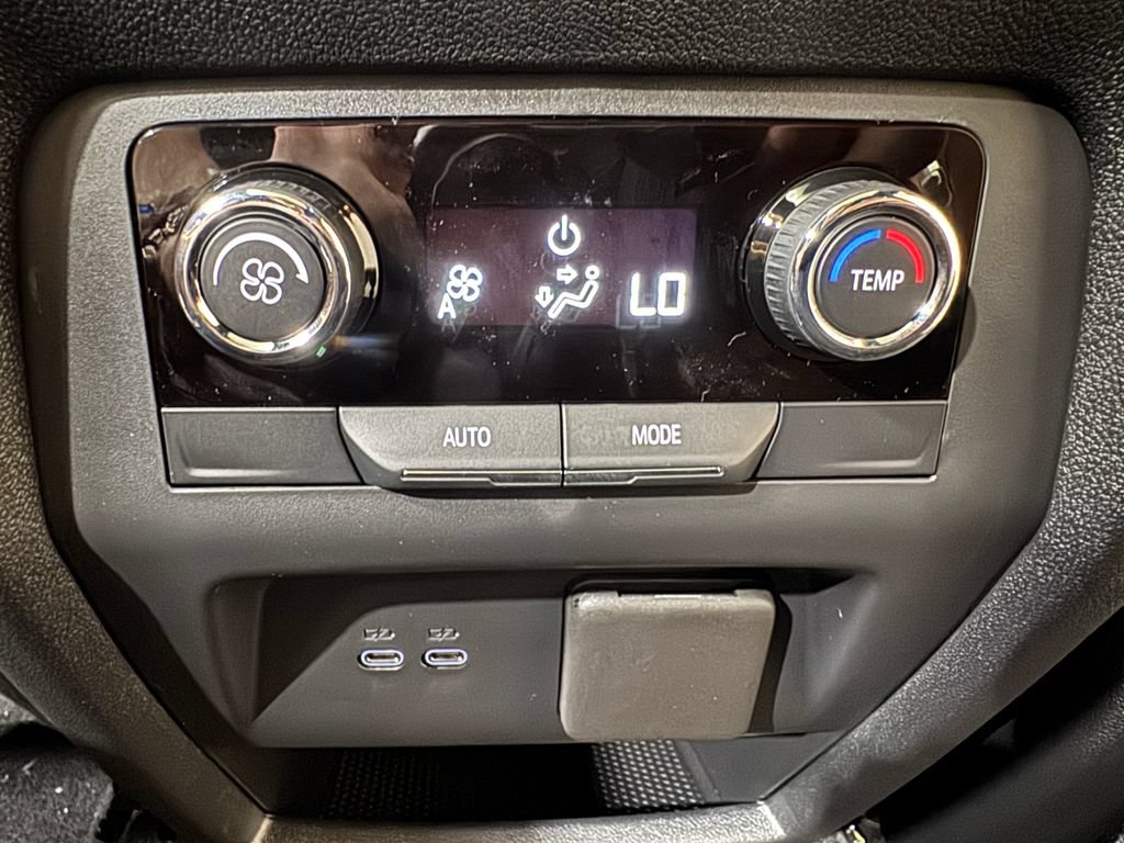 New 2027 Chevrolet Traverse Z71 w/ Enhanced Driving Package AWD/4WD image 13