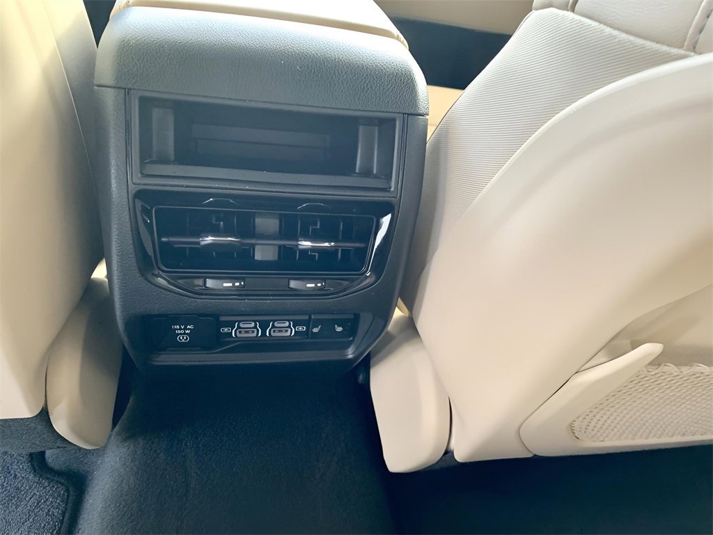 Used 2023 Jeep Grand Cherokee Limited image 21