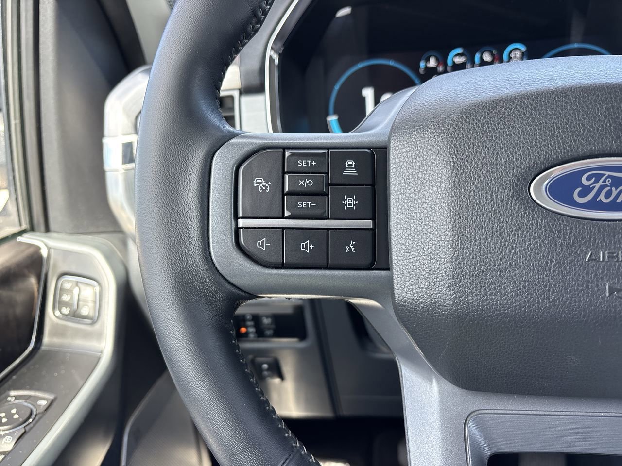 Certified 2023 Ford F150 Lariat w/ Equipment Group 502A High image 28