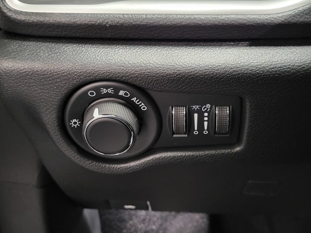 New 2027 Chrysler Pacifica Limited FWD image 11