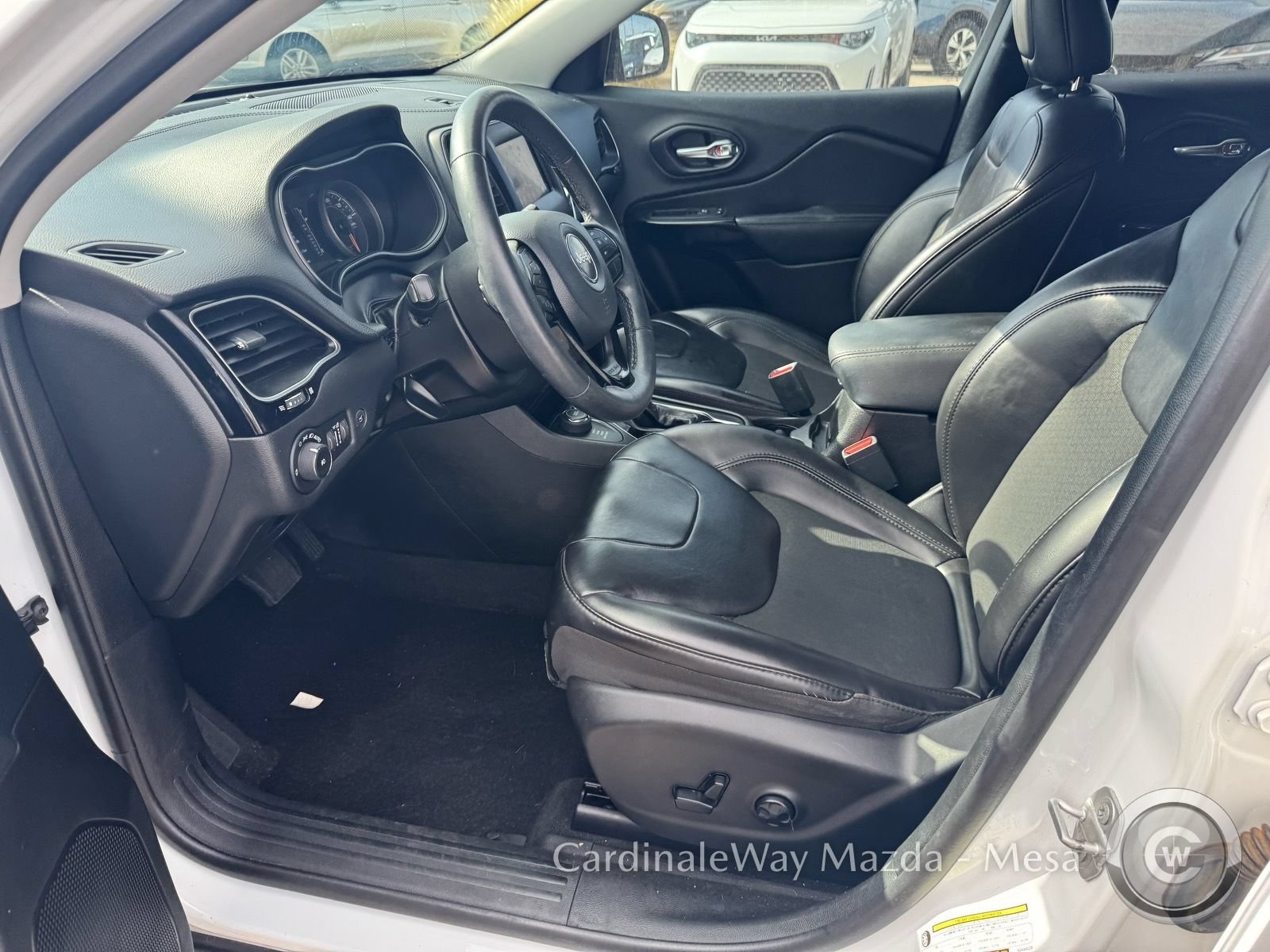 Used 2019 Jeep Cherokee Latitude Plus AWD/4WD image 12