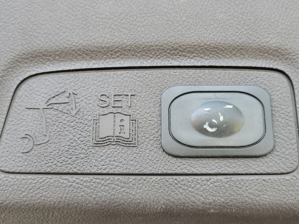 Used 2017 Lincoln MKC Premiere FWD image 5