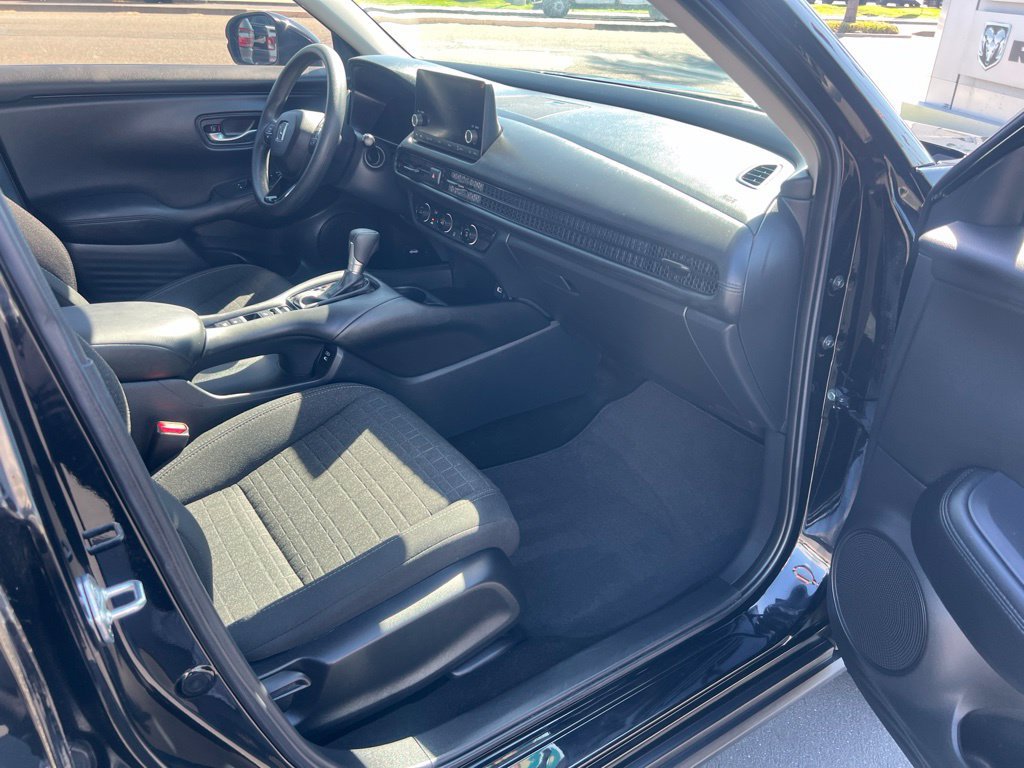 Used 2025 Honda HR-V LX image 28