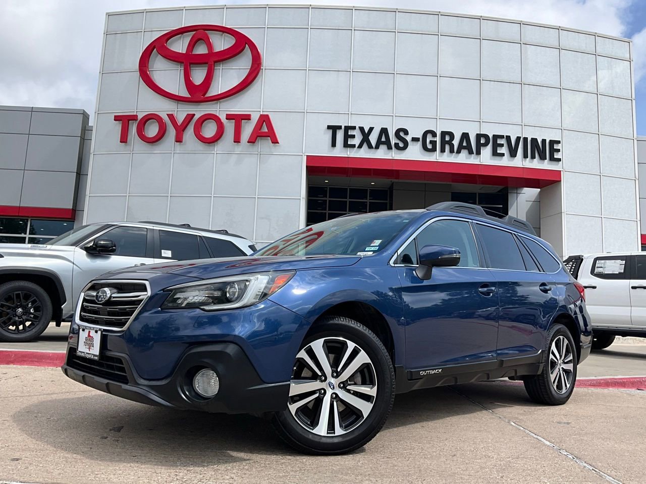 Used 2019 Subaru Outback 3.6R Limited AWD/4WD image 2