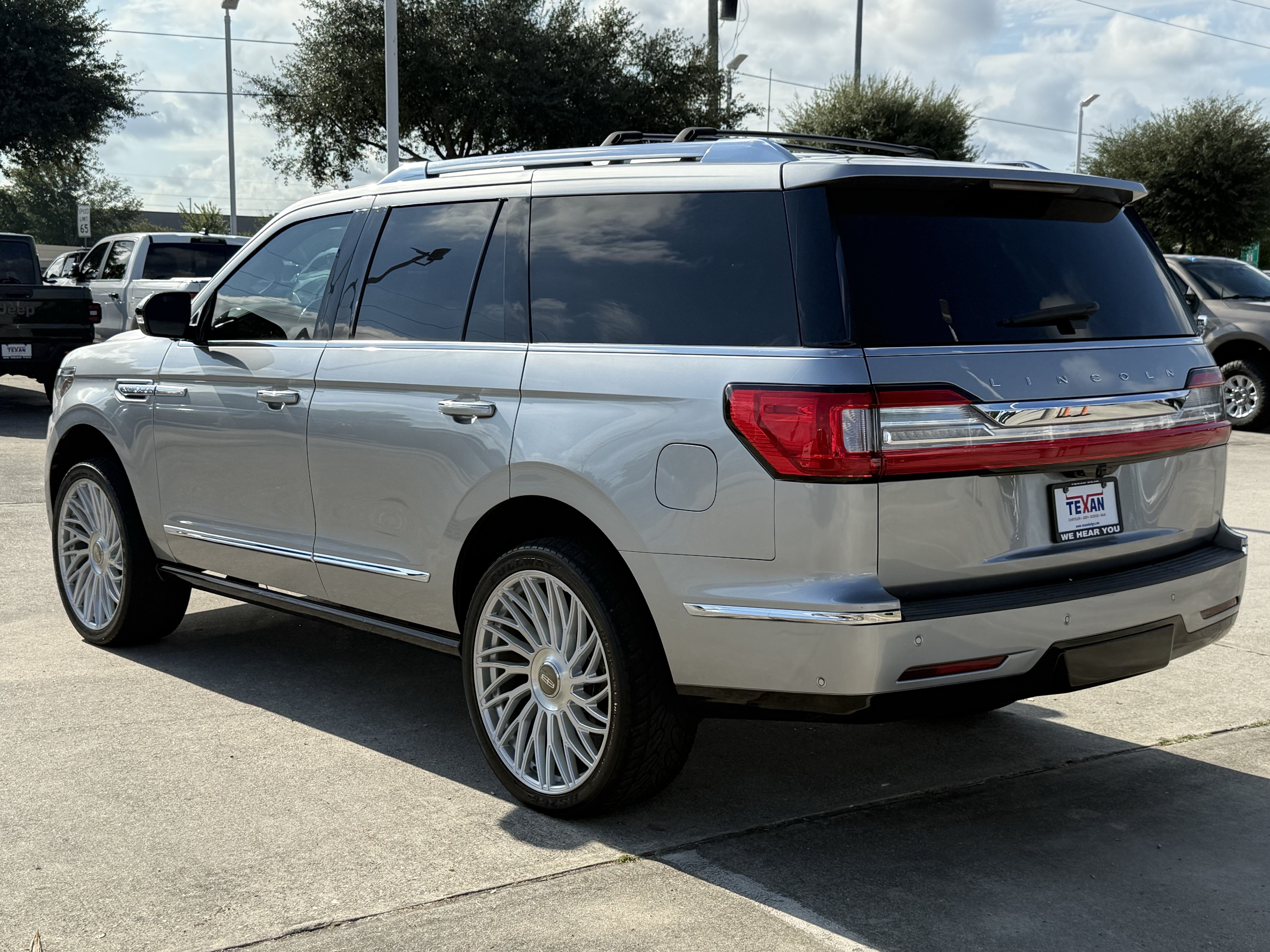 Used 2021 Lincoln Navigator Reserve w/ Luxury Package RWD image 7