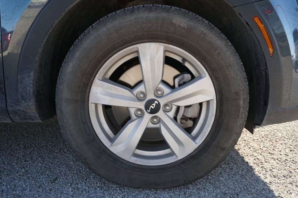 Used 2024 Kia Sorento LX image 5