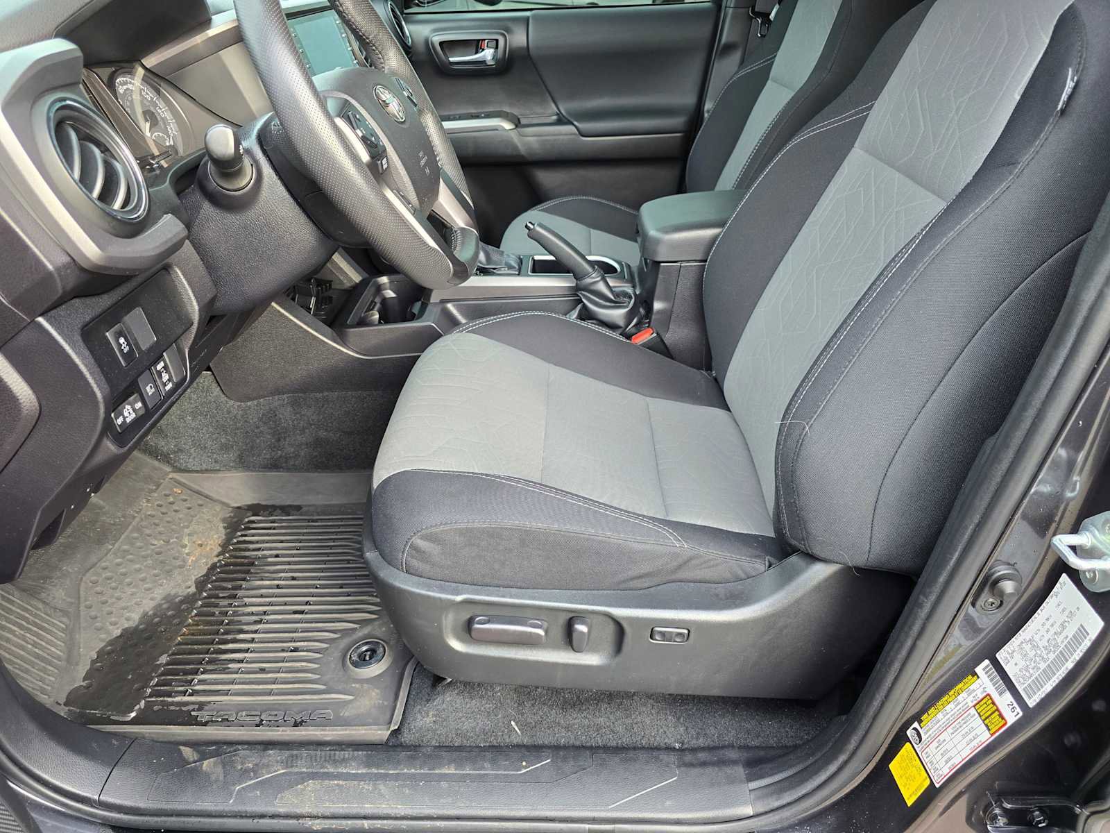 Used 2022 Toyota Tacoma TRD Off-Road image 23