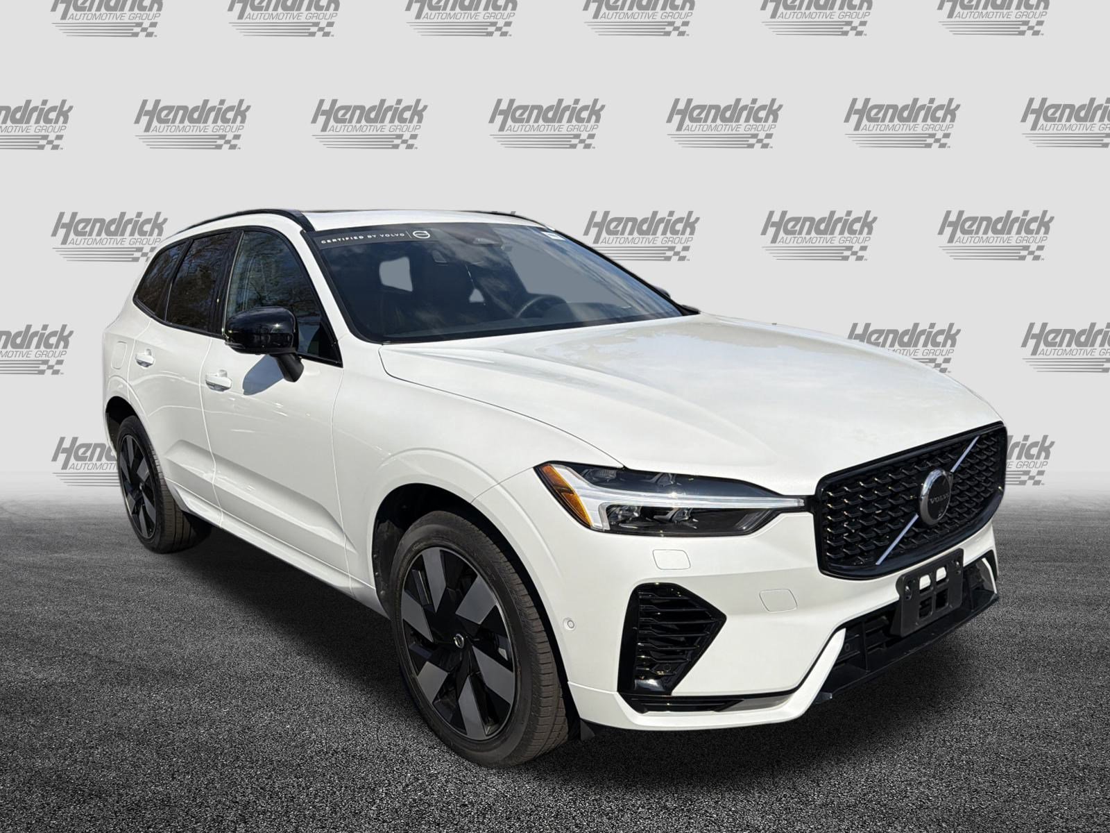 Certified 2024 Volvo XC60 T8 Plus image 2