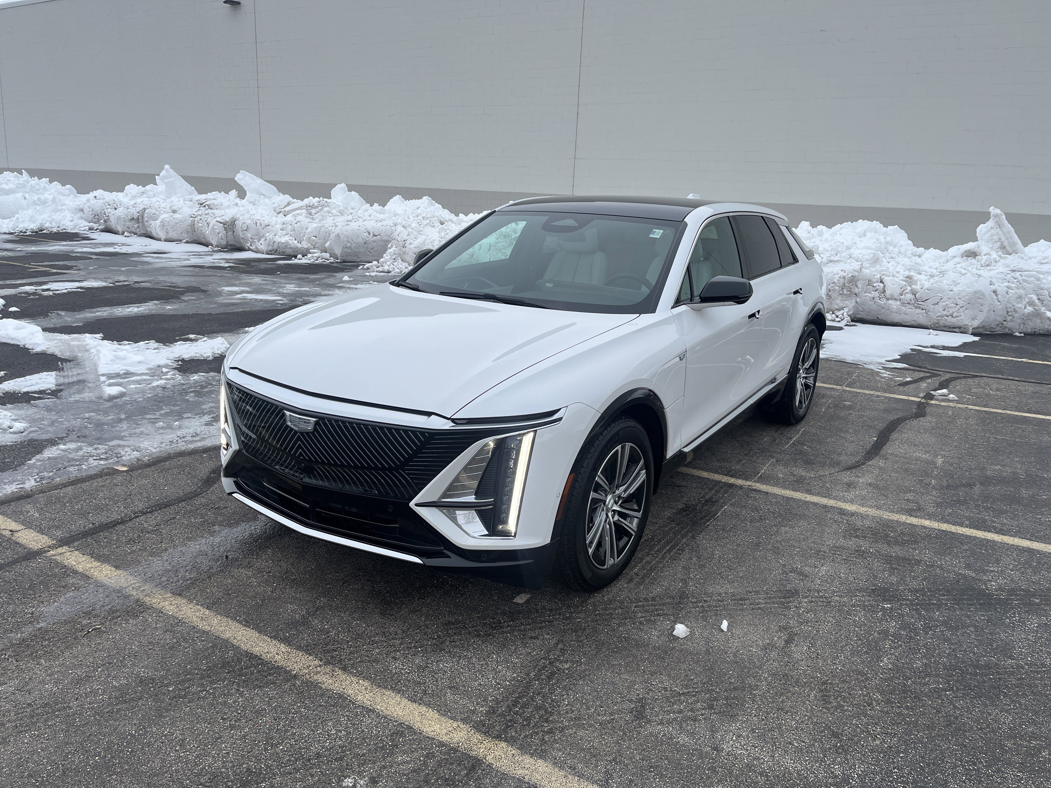 Used 2025 Cadillac Lyriq Luxury image 1