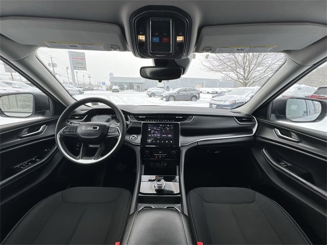 Used 2023 Jeep Grand Cherokee Laredo image 14