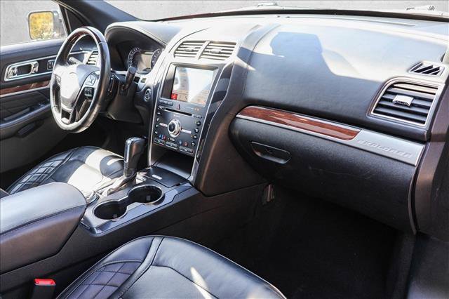 Used 2018 Ford Explorer Platinum image 30