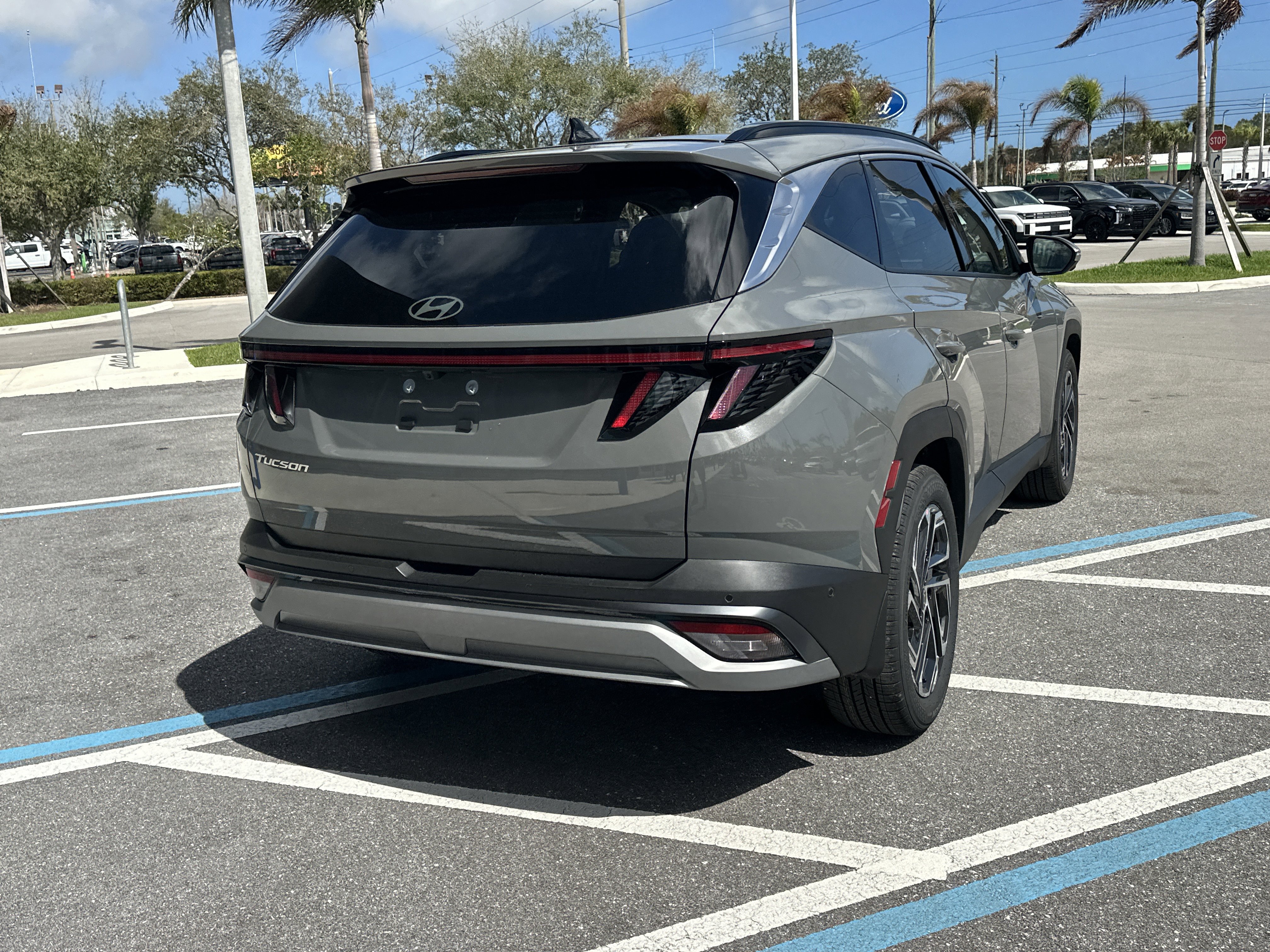 New 2026 Hyundai Tucson Limited FWD image 7