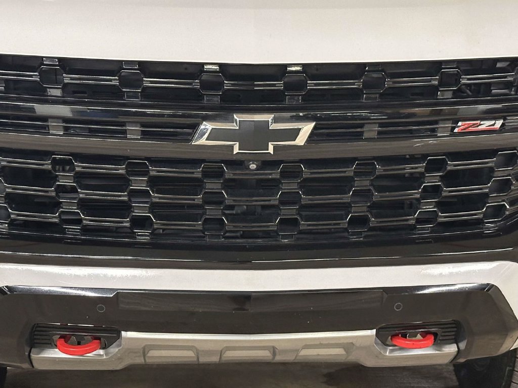 Used 2023 Chevrolet Tahoe Z71 w/ Luxury Package AWD/4WD image 8
